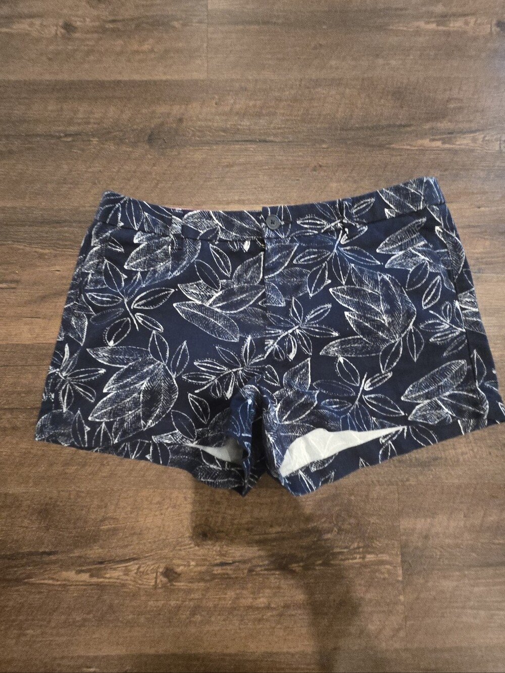 Merona Women’s Navy Leaf Print Shorts